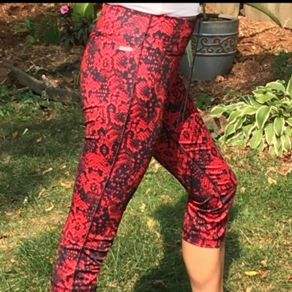 Size S Danskin athletic workout capris - Picture 2 of 16